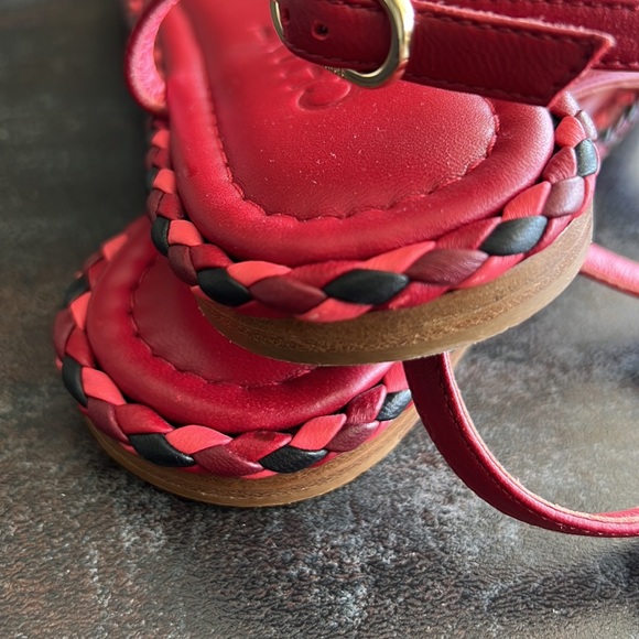 CHANEL Interlocking CC Logo Lambskin T-Strap Sandals - Picture 8 of 11